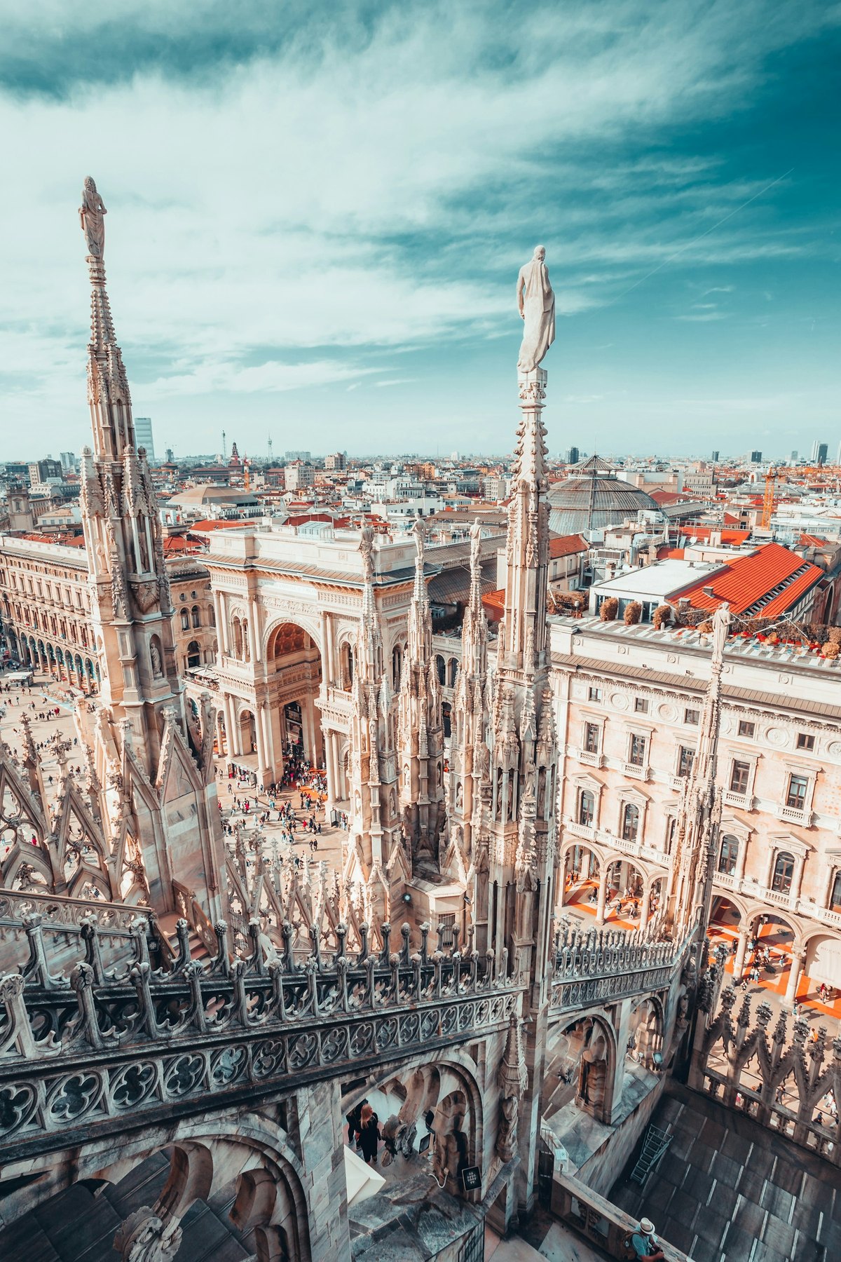 Milan Cathedral and visitors in Piazza del Duomo