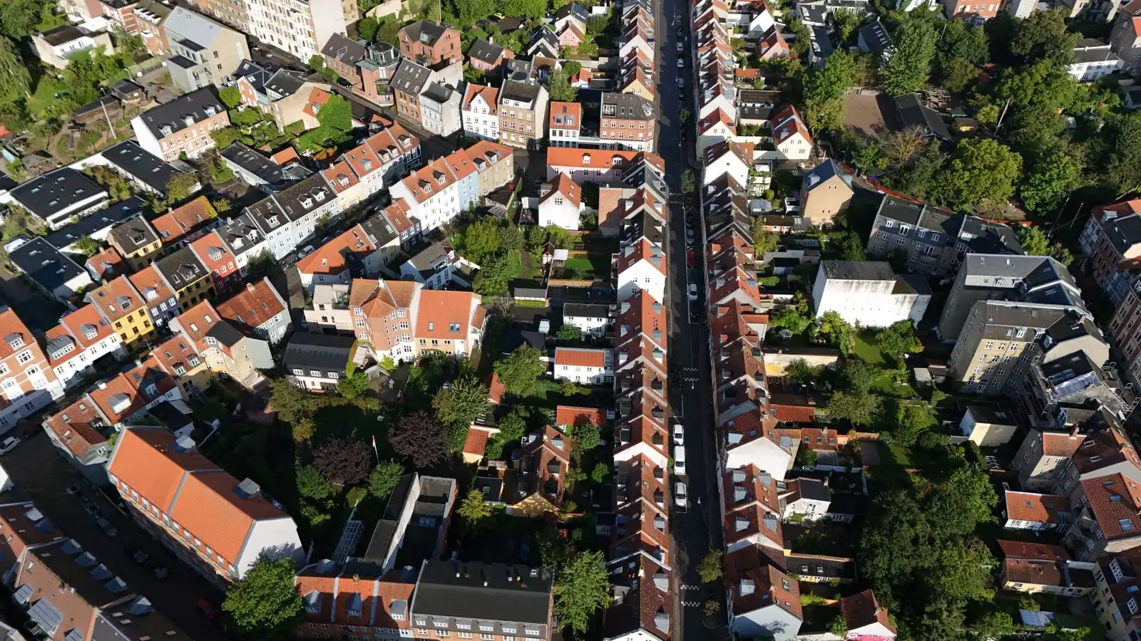 Aerial view of a red-roofed residential block in Aarhus