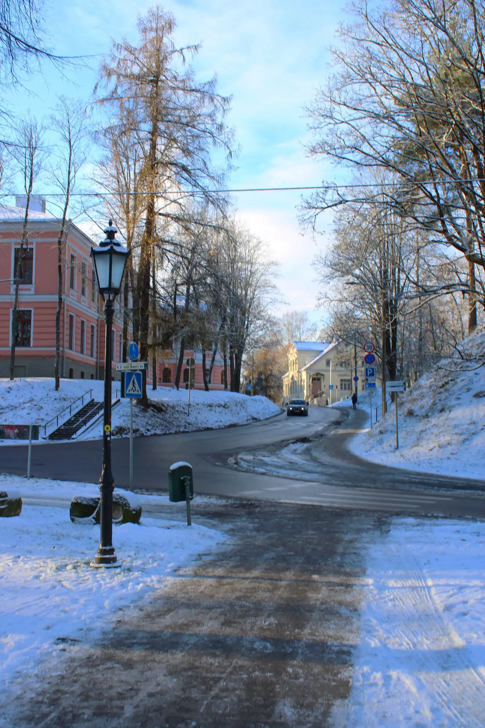 A snow-covered street and historic buildings in Tartu